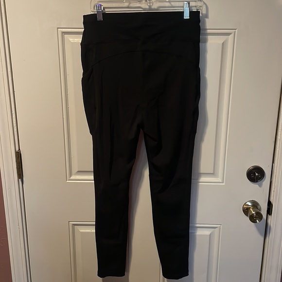 *SOLD* Pop Fit Leggings - Picture 2 of 5